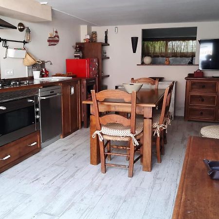 Un Apartamento Vacacional Con Detalles De Un Hogar Майрена-дель-Альхарафе Экстерьер фото