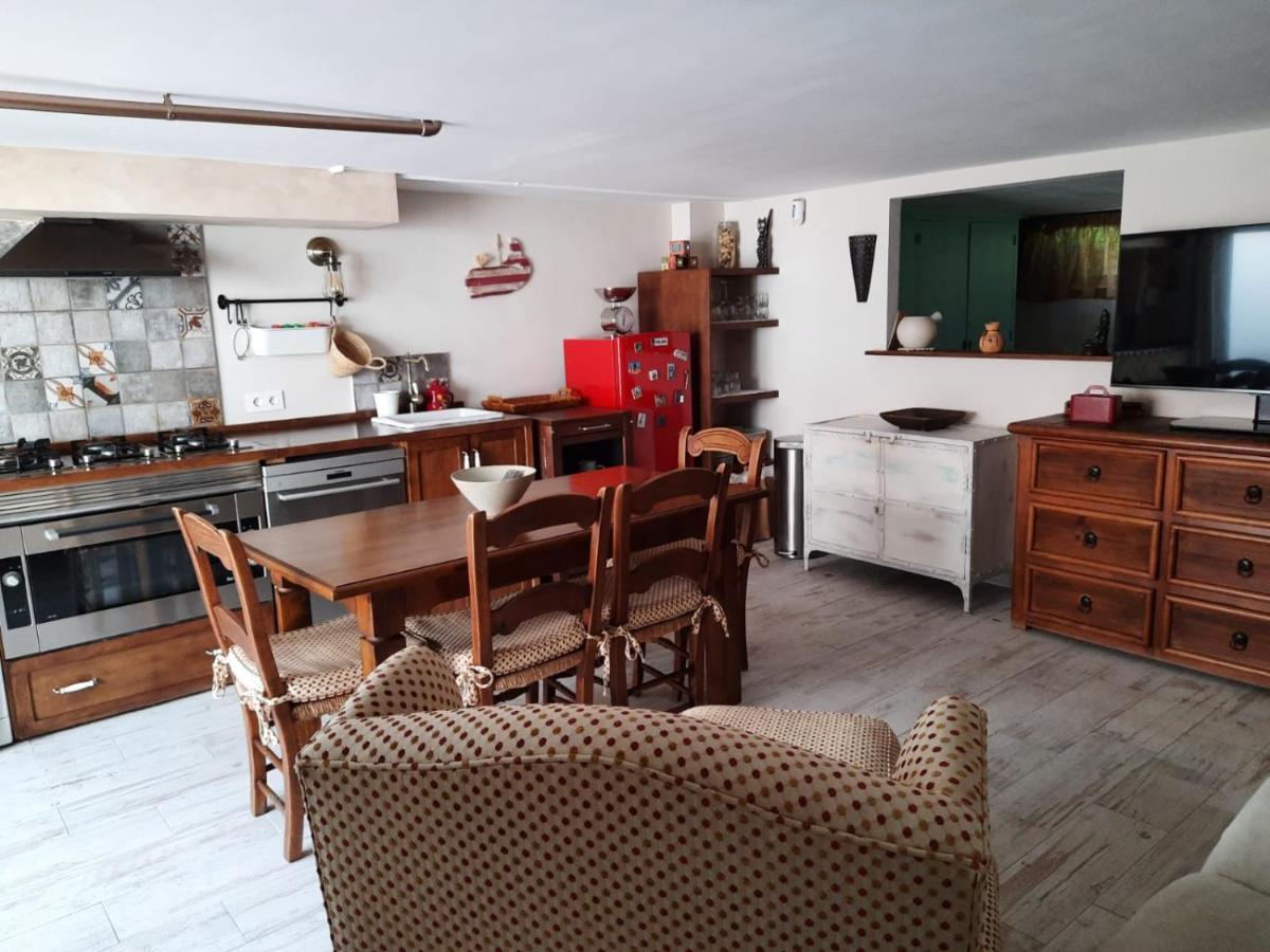 Un Apartamento Vacacional Con Detalles De Un Hogar Майрена-дель-Альхарафе Экстерьер фото