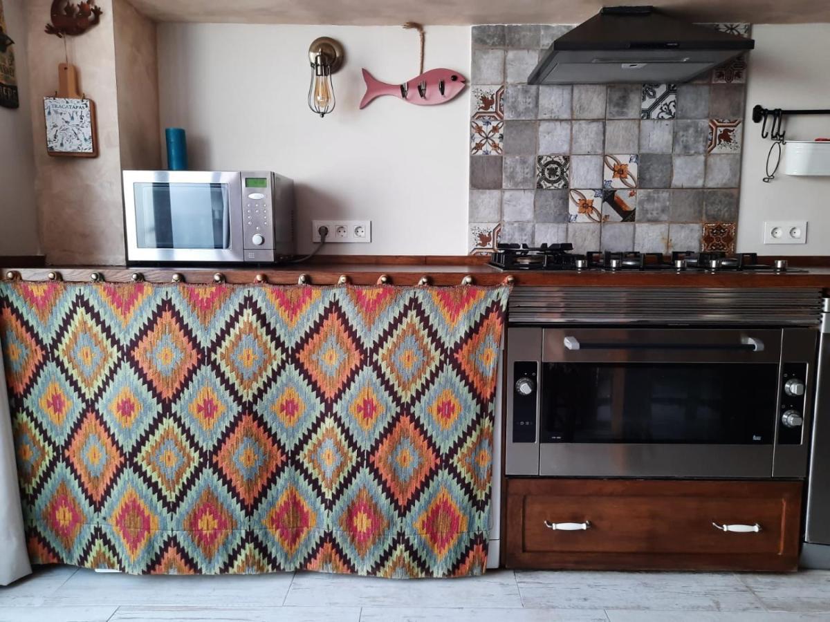 Un Apartamento Vacacional Con Detalles De Un Hogar Майрена-дель-Альхарафе Экстерьер фото